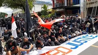 Ribuan Aremania Turun ke Jalan pasca Trag3di Kanjuruhan disater 1 oktober 2022