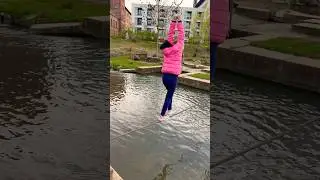 Эта девочка рискнула не зря вокруг все переживали глядя на это 