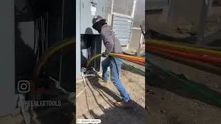 The Pull Connect connects both sides of a cable pull and synchronizes the equipment.