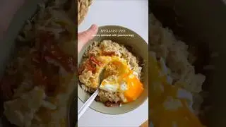 Obsessed with this savoury oatmeal with cheese and egg | breakfast idea