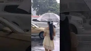 🍀從小就喜歡江南的雨，彷彿知人心有邊界。太熱時它來了，心情鬱悶時它來了，煩躁焦慮時它來了；帶把傘子和女子，雨裡走走，該去的都揮之而散。今天的雨尤其如此～