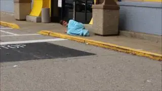 TOYS R US MAKES KID CRY!