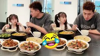 父女俩的搞笑日常！闺女好心提醒爸爸脸上有饭，爸爸这是什么意思#搞笑#日常