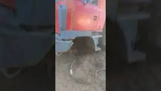 Татра  едет без переднего колеса.Tatra rides without a front wheel.