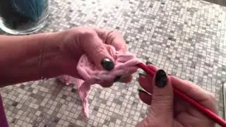 Милый коврик из старых и ненужных вещей!