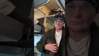 БЕЗУМНЫЙ ПАША РАЗБИЛ СТАКАН В ПОЕЗДЕ  САНЯ БЫК И ГРИША ХОТЯТ СДЕЛАТЬ МНЕ КЛИЗМУ