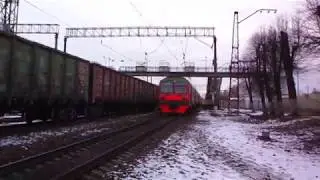 Электропоезд на Узуново прибывает в зимнее Михнево