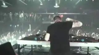 Zomboy - Throwin' Elbows [live]