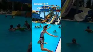 Упала в бассейн?!🤯😱 #злататонкель #аквапарк #waterpark #гламур