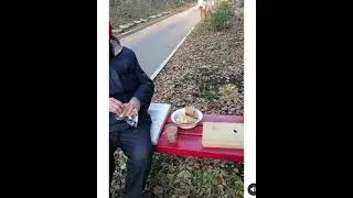 Бабушка-блогер с подругой на лавочке!