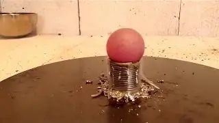 Vedi cosa succede quando si mette un pallone fiamme su pulsato