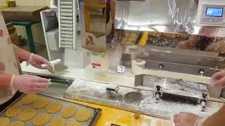 штамповочная машина,работа с имбирным пряником