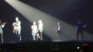 Jonas Brothers Wembley 20/11/09 ~ Joe takes little girl onstage HQ
