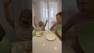 Поделится ли Аня с сестрой ?) 🤔