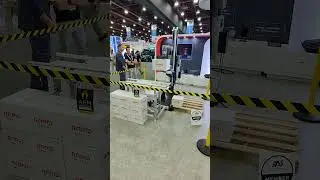 Automate 2023 - Rapid Robotics / Robotiq / UR10e - Palletizing