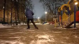 Ледяная карусель на электросамокате)
