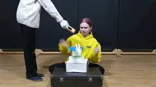 миниатюра из перформанса "только представление"