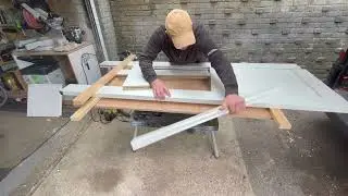 Resizing panel door