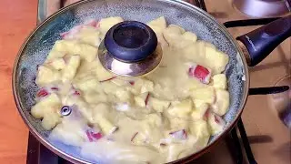 In 5 minutes, an apple pie in a pan that melts in your mouth! Quick and delicious breakfast!