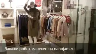 Robot Mannequin 'Seduces' Shoppers in St. Petersburg Store