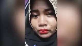 cewe Jilbab dalam mobil lagi ****