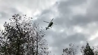 Redningshelikopter letter fra plads midt i Brædstrup (27-10-2018)