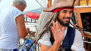 Покатушки по морю в Геленджике с капитаном воробьем в компании