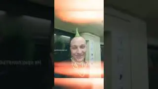 радостный панк в московском метро слушает скинхэд регги 