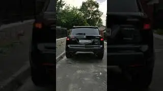 Жёлтые диодные повороты вместо красных. Сравнение с родными справа.