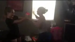 2 white girls fight