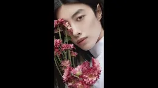一开始以为是美女，没想到是长头发的花美男，干净的长相，真的很美     #摄影  #帅哥