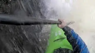 Cosa c'è veramente sotto una cascata ?
