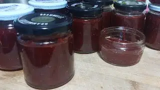 Strawberry & Rhubarb Jam | Sweet & Delicious #jam #homemade #homemadegiftideas #cookwithme