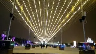 Светомузыкальный фонтан и вальсирующие пары в объективе фотокамер
