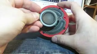 разобрал jbl clip2 чтобы поменять сломанный динамик (новый ещё не купил)