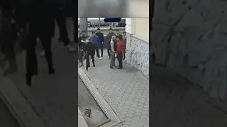 Не побоялся толпы, когда оскорбили его маму