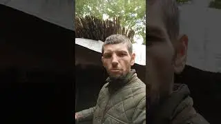 Строю хижину с глины и соломы
