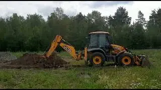 Выемка грунта экскаватором-погрузчиком JCB в Первоуральске
