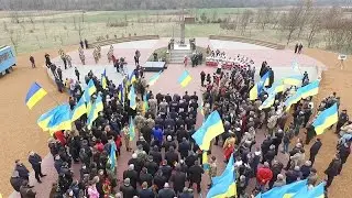 Красне поле у прапорах