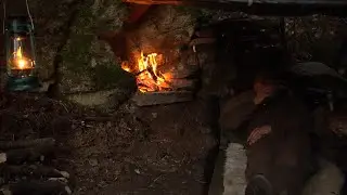 Survive:Camping in the wild nature. Build a cozy shelter to sleep,Digging.Steaks on fire flatbread