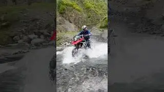 Не все смогли проехать эту реку 