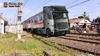 Kereta Ajaib!!Kereta Api KRL Bisa Berubah Bentuk Jadi Bus Dan Truk!!??Lucu