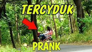 GREBEK !!! BOCAH PACARAN DIHUTAN AUTO TERBANG - TERBANG ( PRANK )