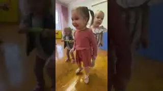 Ура! У нас новый персонаж!! Единорожка лили!!!