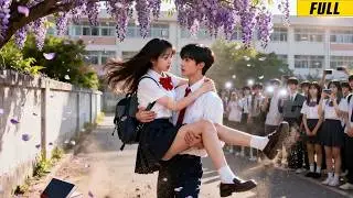 Ai cũng nghĩ nam thần không yêu ai, cho đến khi anh hôn cô gái tội nghiệp nhảy từ tường xuống.