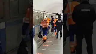Мужчина упал на пути в метро, на станции Семёновская