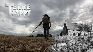 This place is a Time Capsule! Metal Detecting - Happy Earth
