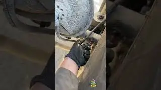 Такому трактористу надо РУКИ ПЕРЕЛОМАТЬ! 