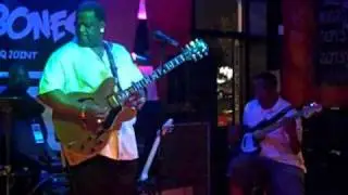 Jackie Scott and the Housewreckers Lil Ray Neal MoJo Bones September 11,2010.mp4