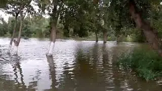 река Урал,вода прибывает, город Новотроицк Оренбургская область.